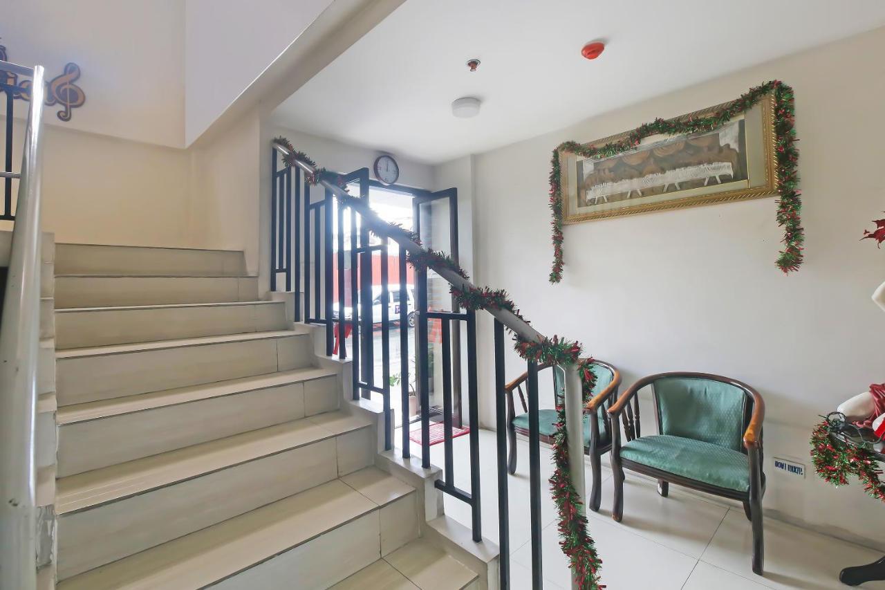 Oyo 896 Silverio Suites Manila Zewnętrze zdjęcie
