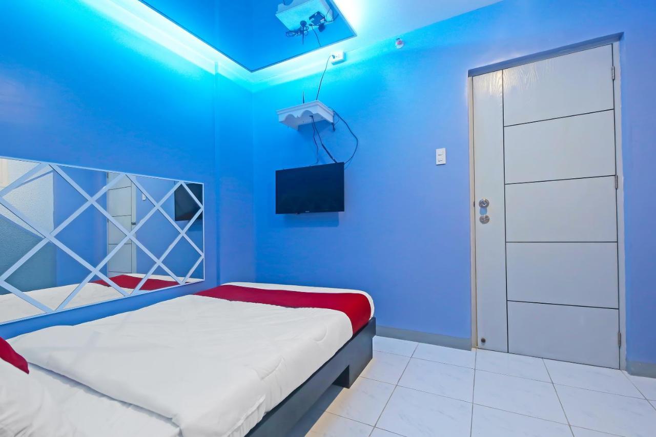Oyo 896 Silverio Suites Manila Zewnętrze zdjęcie